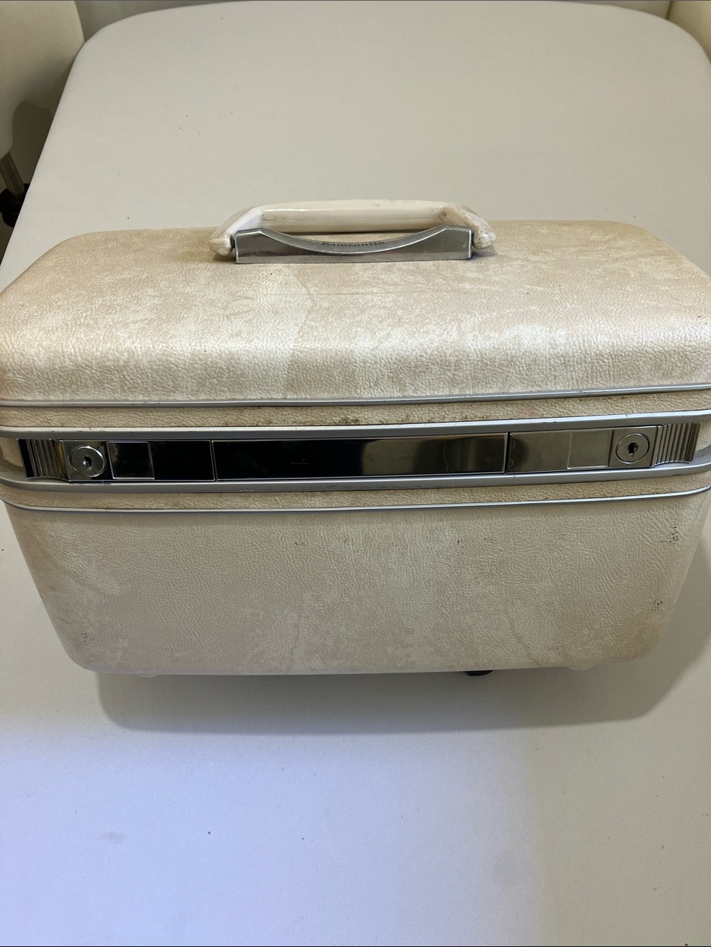 Samsonite Cream and Silver Vintage Train Travel Case or Makeup Vanity